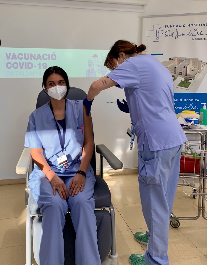 Vacunació COVID-19 FHSJDM Vanessa Vidal 2021